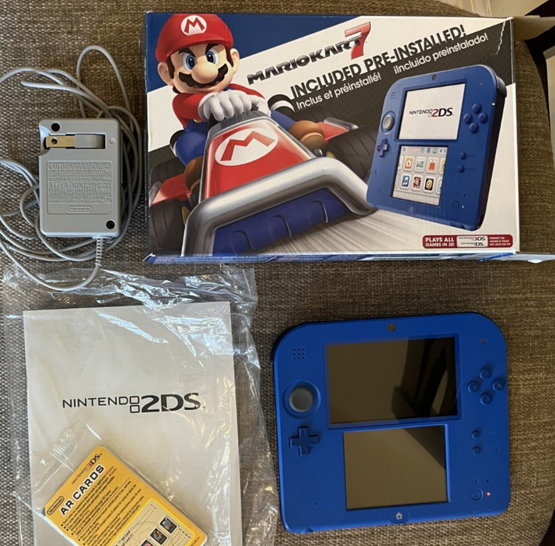 Nintendo 2DS Console, Mario Kart 7 NOT Installed, with Box, Charger, Manual