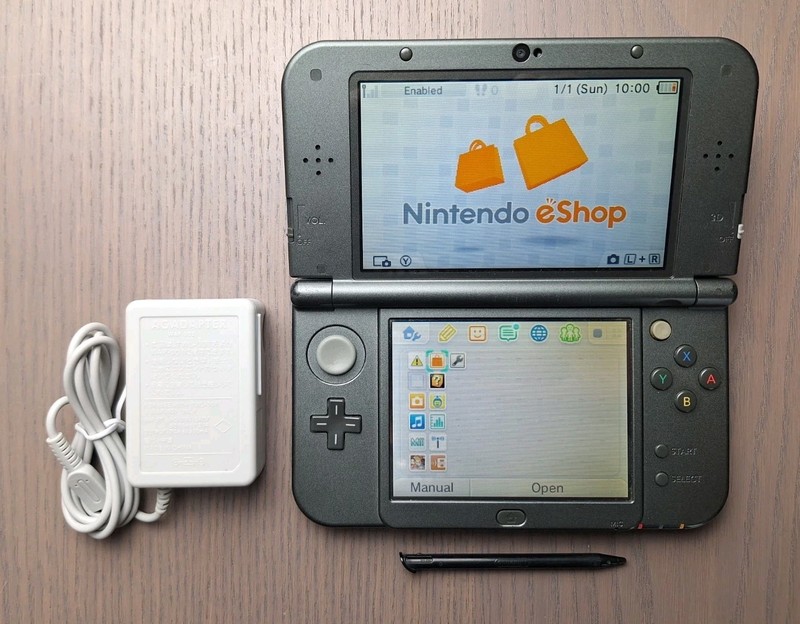 New Nintendo 3DS XL Metallic Black | Charger 32GB SD Card | REGION FREE TOP IPS
