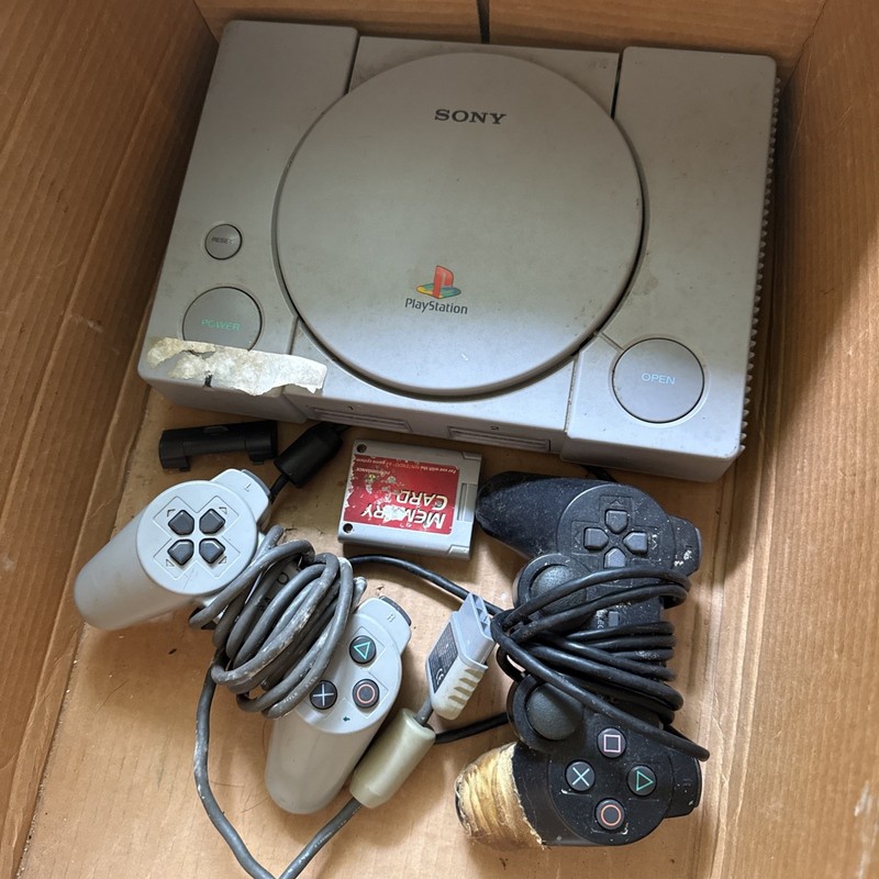 Sony Playstation SCPH-5501 2 controllers 1 memory card Untested, Unclean PS1