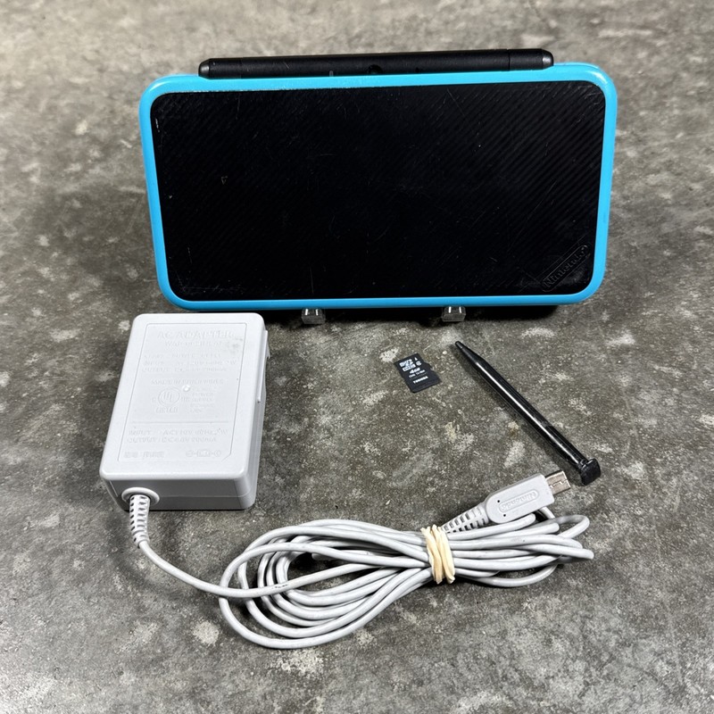 Nintendo «New» 2DS XL Handheld Console (JAN-001) Turquoise w/ OEM Charger Tested
